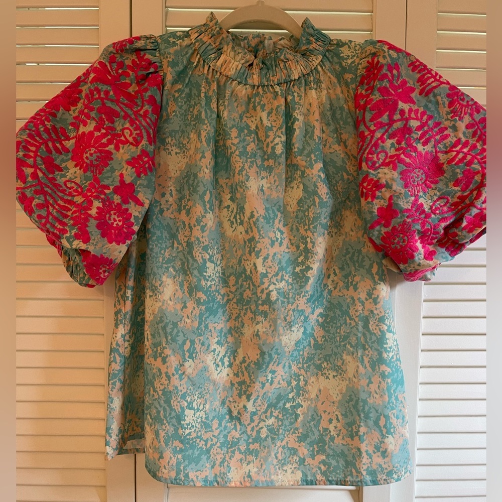 Puff sleeve top, XS bought online from Avara